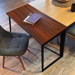 ダークブラウン