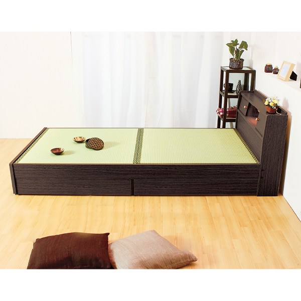 ダークブラウン