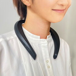 肩にかける耳元ワイヤレススピーカー