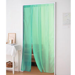 風透る4連のれん